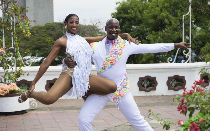 Pareja de Baile Ritmo Salsa