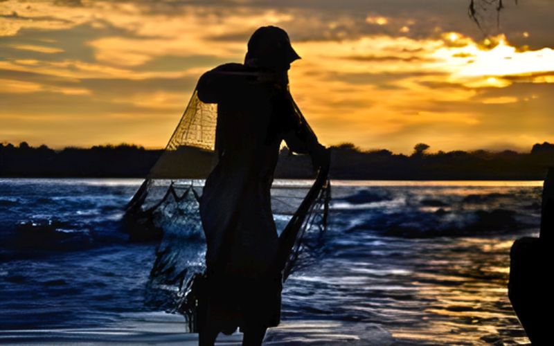 Faena pesca al atardecer