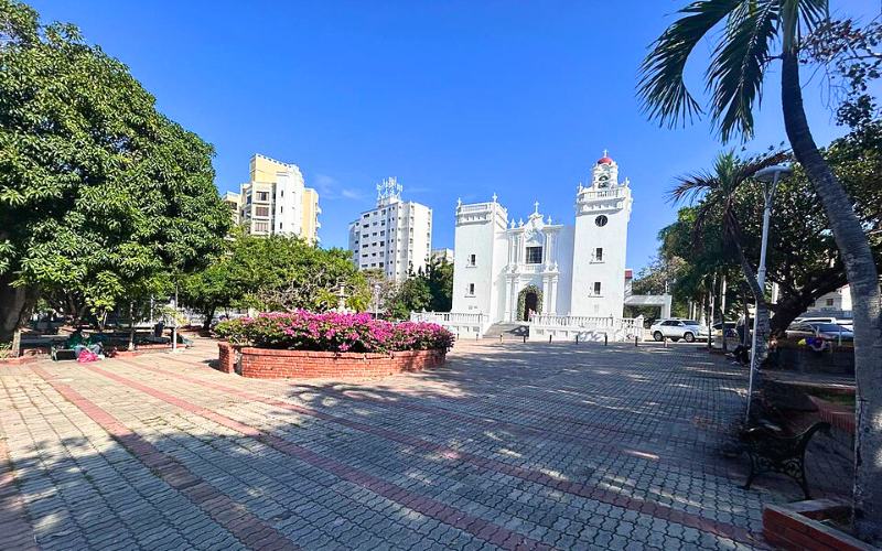 Iglesia Inmaculada Concepción en el Parque León de Barranquilla